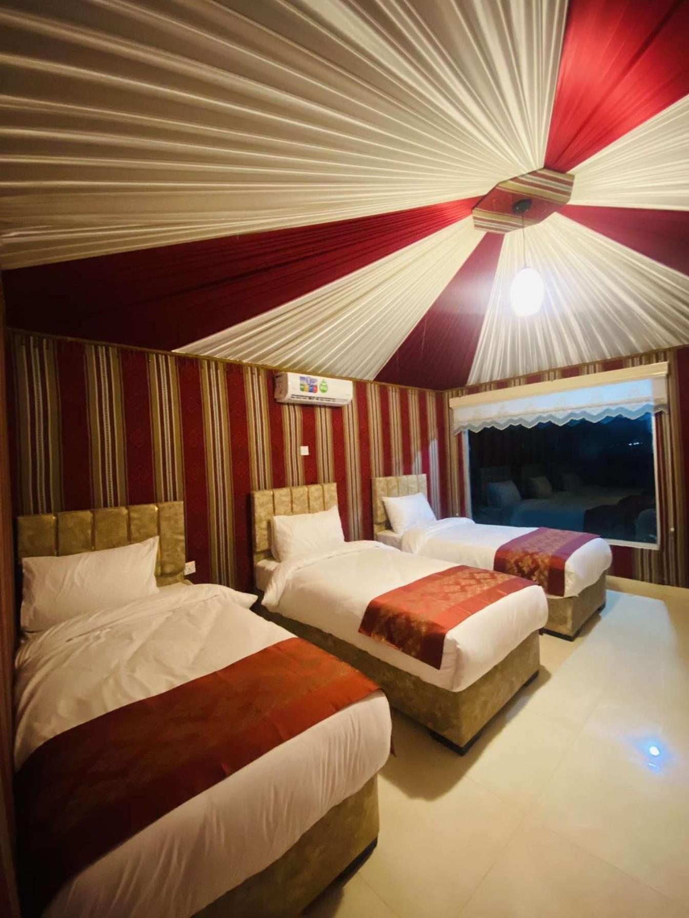 Wadi Rum Sky Camp מראה חיצוני תמונה