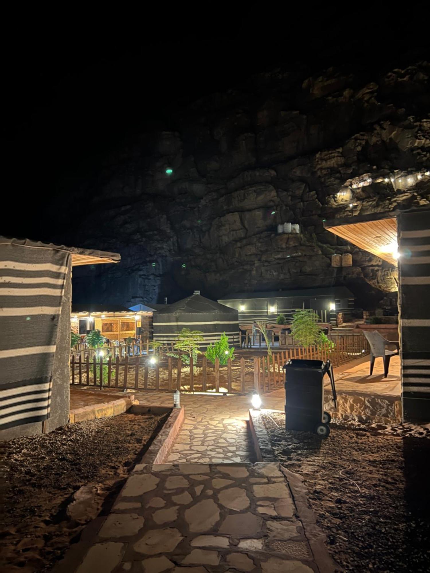 Wadi Rum Sky Camp מראה חיצוני תמונה